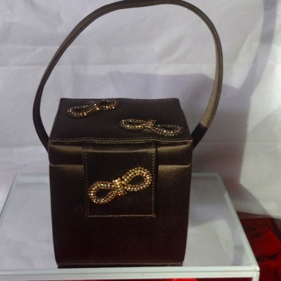 Stuart Weitzman Satin Mini Pill Box Sparkling Embellished ♾️ Infinity 🛍️NWT - Picture 4 of 11